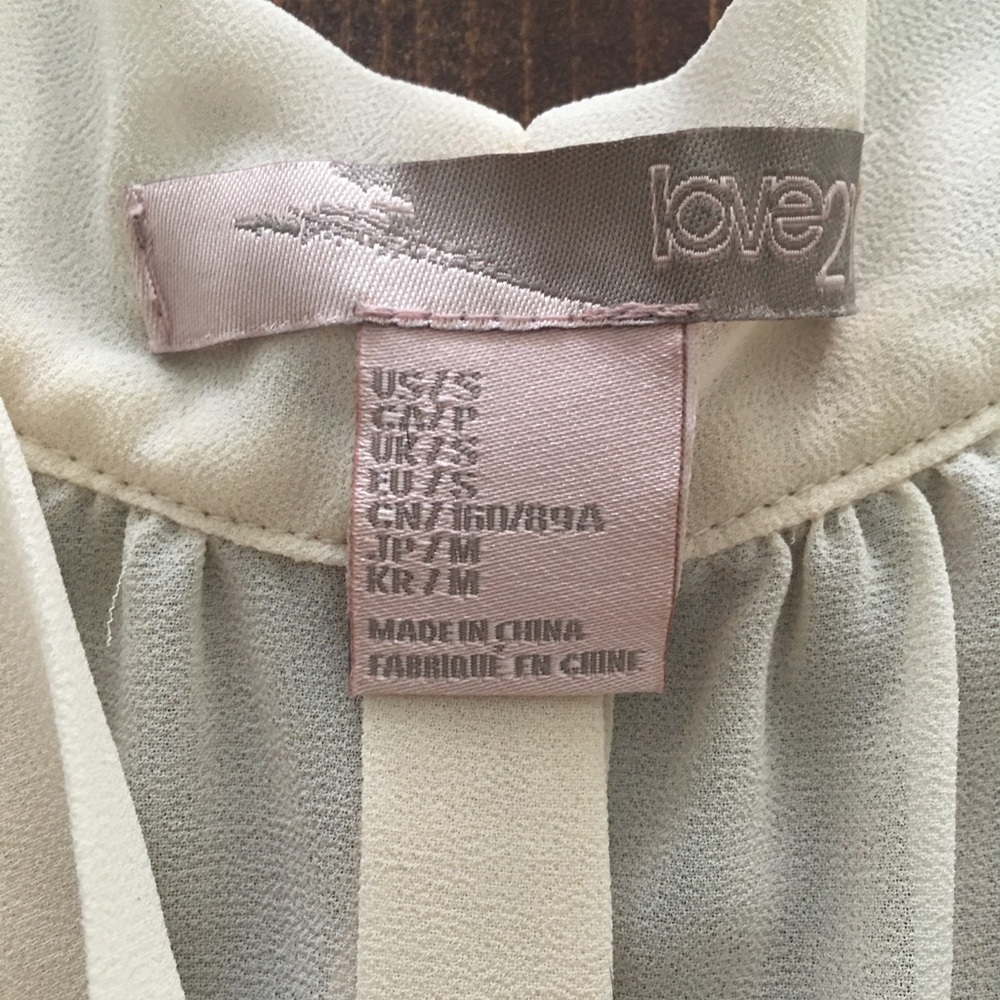 Cream flowy blouse - Picture 6 of 8